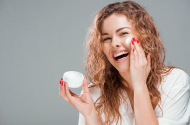 Una crema per il viso con ingredienti naturali: le migliori ricette