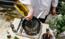 Come smaltire olio di frittura e olio esausto in genere