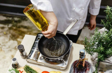 Come smaltire olio di frittura e olio esausto in genere