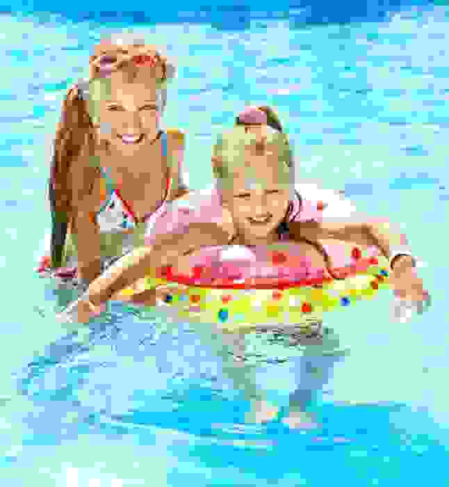 Perché non bisogna fare pipì nella piscina