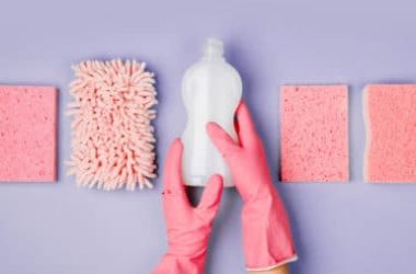 L’alcol etilico pulisce e disinfetta perfettamente: ecco perché non passa mai di moda