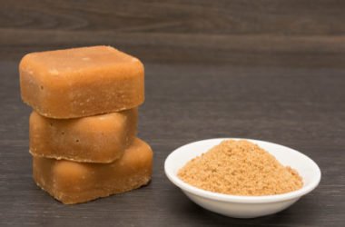 Panela: proprietà, benefici e utilizzi di un dolcificante che si estrae dal succo della canna da zucchero