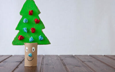 Come fare un albero di Natale con materiale riciclato