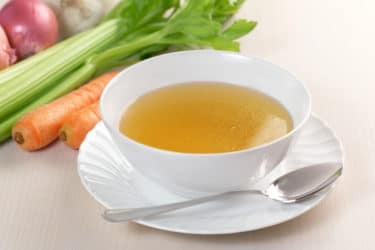 Brodo vegetale: una delle basi della cucina tradizionale