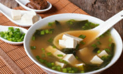 Zuppa di miso: la ricetta casalinga