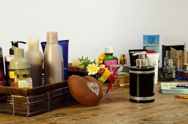 Come riciclare profumi vecchi rimasti aperti in modo creativo