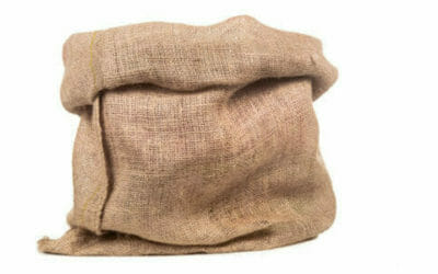 Come riciclare sacchi di iuta per dare un tocco raw e vintage alla casa