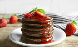 Pancake senza uova con fragole: ingredienti e ricetta