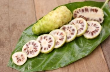 Noni, la pianta tahitiana magica per la pelle