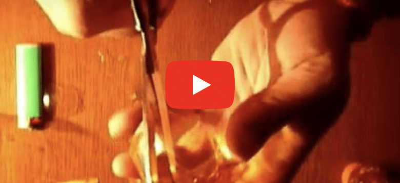 Come fare un fiore di plastica da una bottiglia di acqua