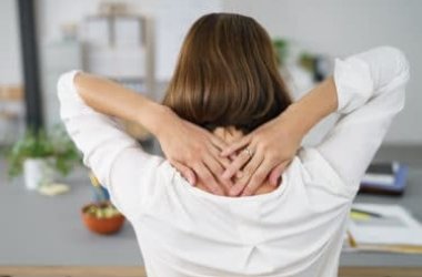 Ecco come prevenire il torcicollo e come curarlo anche con rimedi naturali