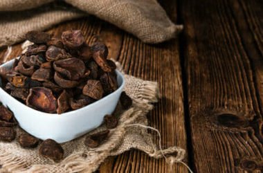 Cola: proprietà, usi, benefici e controindicazioni della noce di cola