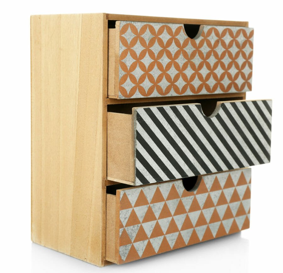 Decoupage su legno materiali, tecniche e consigli pratici