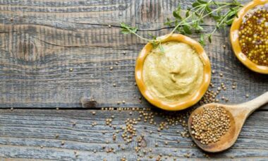 Senape: scopriamo gli utilizzi medicinali di una pianta conosciuta soprattutto per la salsa