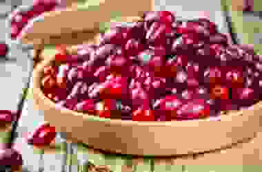 Corniolo: tutto sulle sue bacche rosse diuretiche e tonificanti, perfette contro la dissenteria