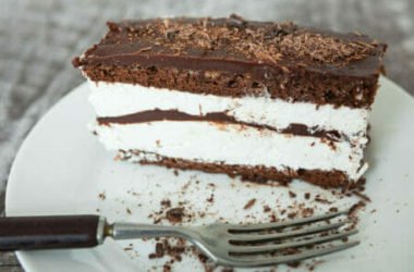 Torta Kinder Pingui: la ricetta classica e quella senza uova né burro