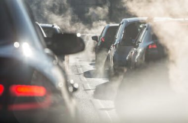 Allarme inquinamento: in Europa 29 milioni di auto con emissioni fuori controllo, 3 in Italia