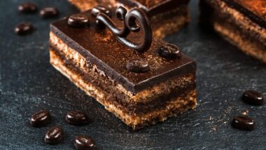 Torta Kinder Pingui: la ricetta classica e quella senza uova né burro