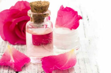 Maschere e creme per la cura del viso a base di petali di rosa