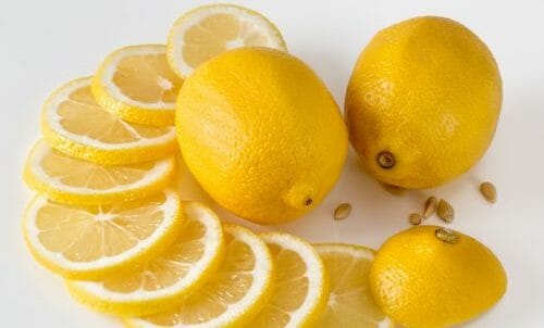 come pulire il ferro da stiro con il limone