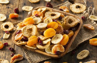 Scopriamo i benefici della frutta secca e una ricetta per prepararla in casa