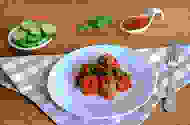 Polpette vegetariane al sugo di pomodoro e basilico: la ricetta facile