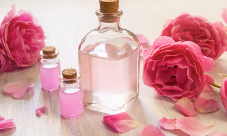 come fare l'acqua di rose
