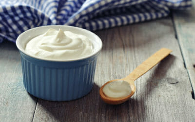 Yogurt greco: proprietà e differenze rispetto allo yogurt tradizionale