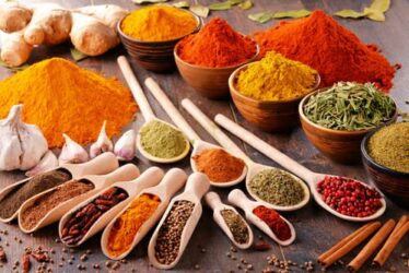 Spezie: proprietà, benefici e consigli per utilizzarle al meglio in cucina