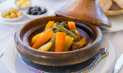 Come usare la tajine, la particolare pentola a forma conica di origine nordafricana