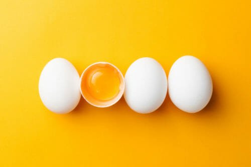 Tuorlo, le proprietà nutrizionali, gli utilizzi e le ricette della parte gialla delle uova