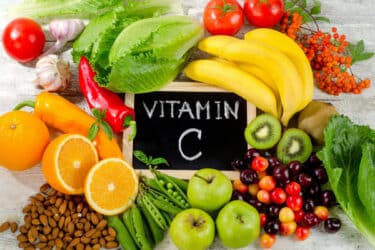 Vitamina C: le proprietà, i benefici per la salute e i modi di assumerla
