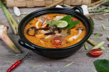 Zuppa thailandese al latte di cocco e citronella, ovvero Tom Yum Goong