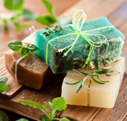 La guida completa per fare il sapone in casa con il metodo a freddo: ingredienti, procedimento, accorgimenti