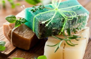 La guida completa per fare il sapone in casa con il metodo a freddo: ingredienti, procedimento, accorgimenti