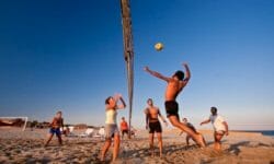 Guida al beach volley, una disciplina sempre più popolare che si può praticare non solo d’estate