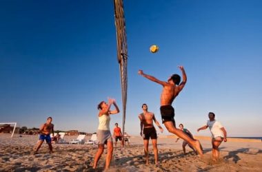 Guida al beach volley, una disciplina sempre più popolare che si può praticare non solo d’estate
