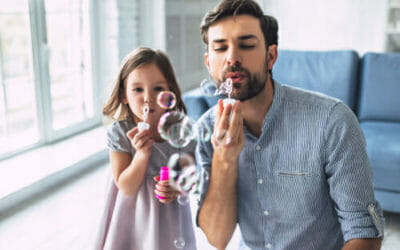 Un gioco per tutta la famiglia: ecco come fare le bolle di sapone in casa per i bambini