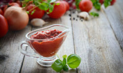 Ecco la ricetta del ketchup fatto in casa, una alternativa al prodotto industriale che ti sorprenderà