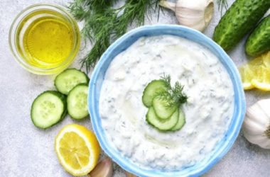 Una ricetta per l’estate che più fresca non si può: tzatziki fatto in casa