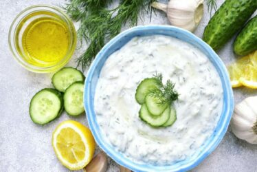 Una ricetta per l’estate che più fresca non si può: tzatziki fatto in casa