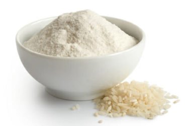 A cosa serve l’amido di riso, un alimento dai numerosi utilizzi anche in cosmetica e per l’infanzia