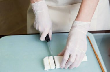 La guida completa per fare il sapone in casa con il metodo a freddo: ingredienti, procedimento, accorgimenti