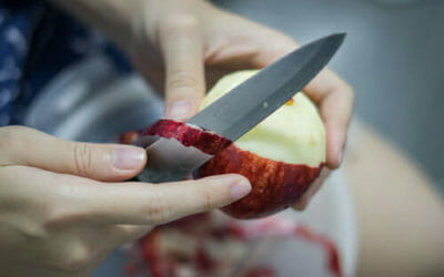 E’ consigliabile mangiare la frutta con la buccia o senza? Ecco come regolarsi