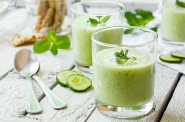 Un piatto anti-caldo per l’estate? Ecco la zuppa di cetrioli e avocado fredda