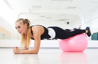 Come usare la fitball per essere sempre in forma: tutti gli esercizi!