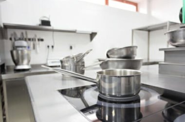 Alcune facili soluzioni per pulire l’acciaio inox in modo naturalmente efficace