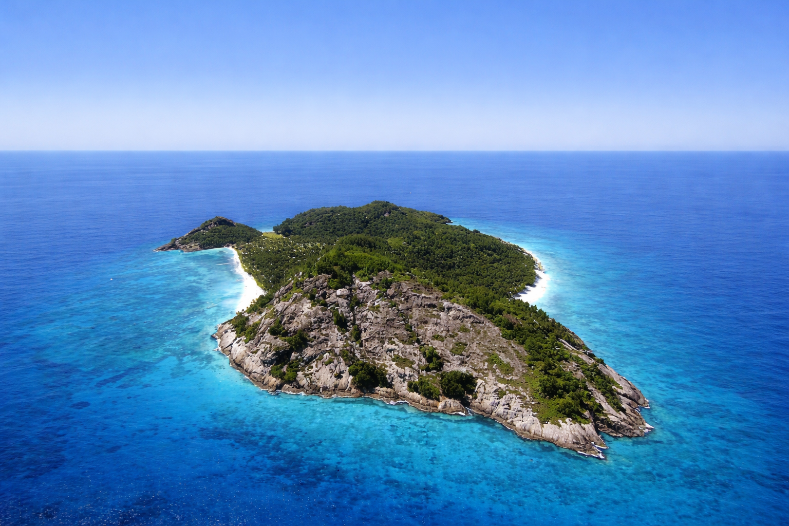 Veduta aerea dell’isola di North Sentinel, territorio remoto e inaccessibile abitato da una tribù che rifiuta il contatto con il mondo esterno