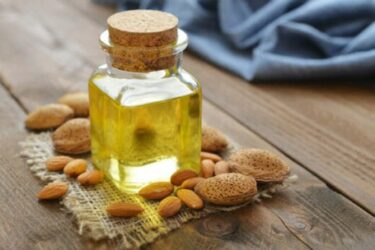 Olio di mandorle dolci, un prodotto naturale davvero ottimo per il viso e i capelli
