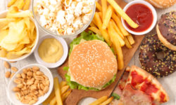 Junk food o cibo spazzatura: vediamo quali sono i cibi da evitare o almeno da limitare